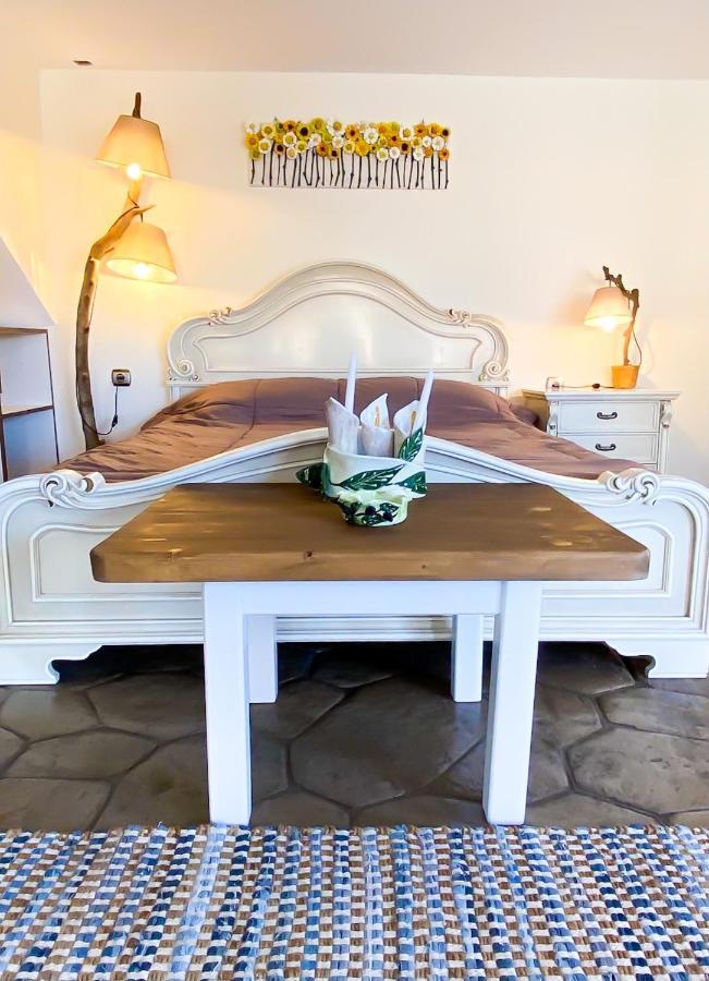 Pistachio Guesthouse, Παραδοσιακός Ξενώνας Vathí Zewnętrze zdjęcie